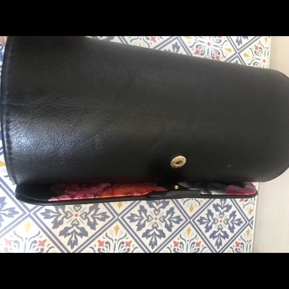 Jewelry case - Picture 2 of 7